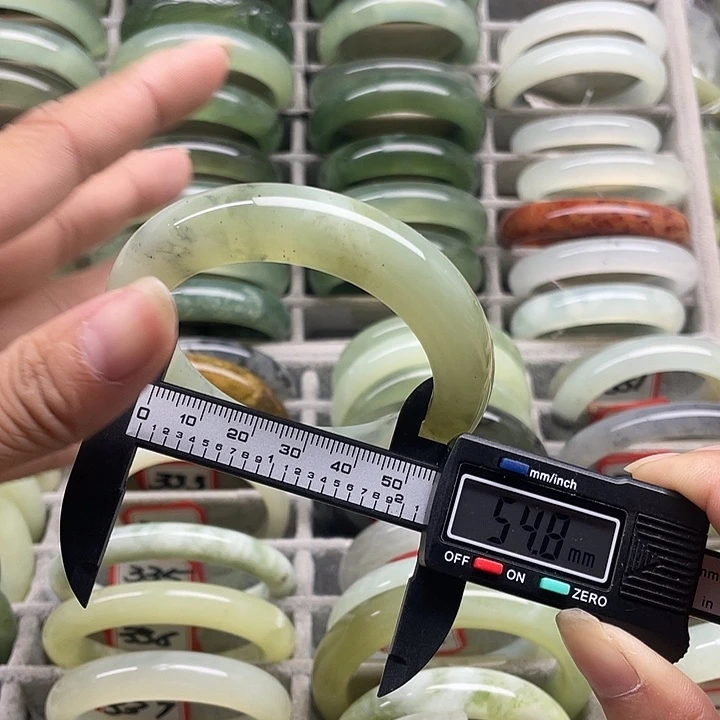 蛇纹石玉未镶嵌手镯330