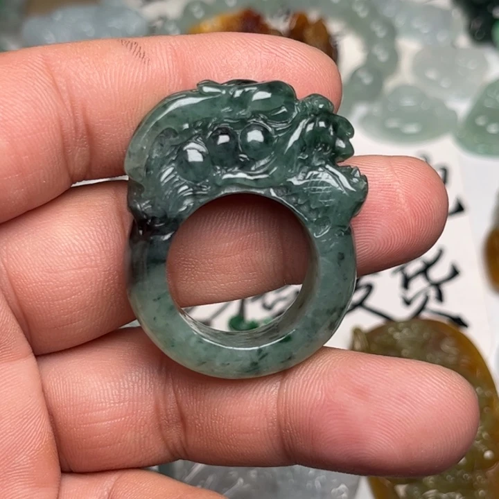 翡翠未镶嵌颈饰扳指