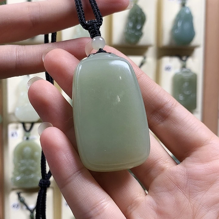颈饰未镶嵌和田玉望*河