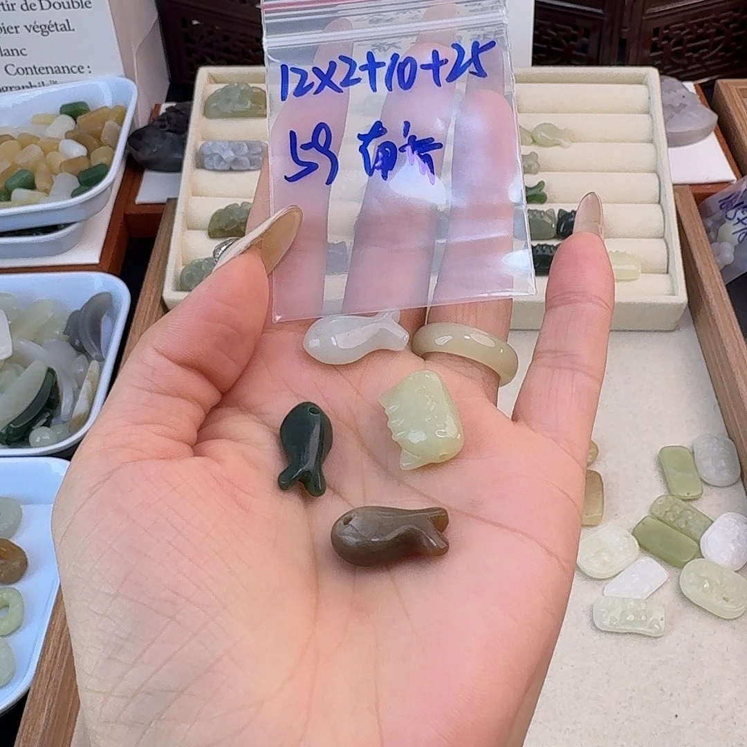 南***乔和田玉未镶嵌颈饰