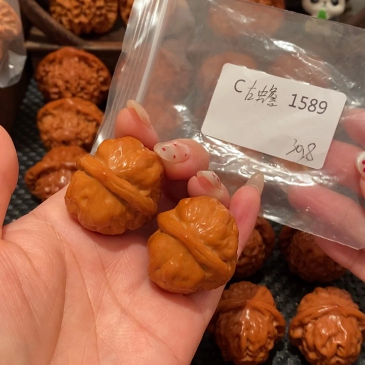 偷***住文玩核桃吊坠精品