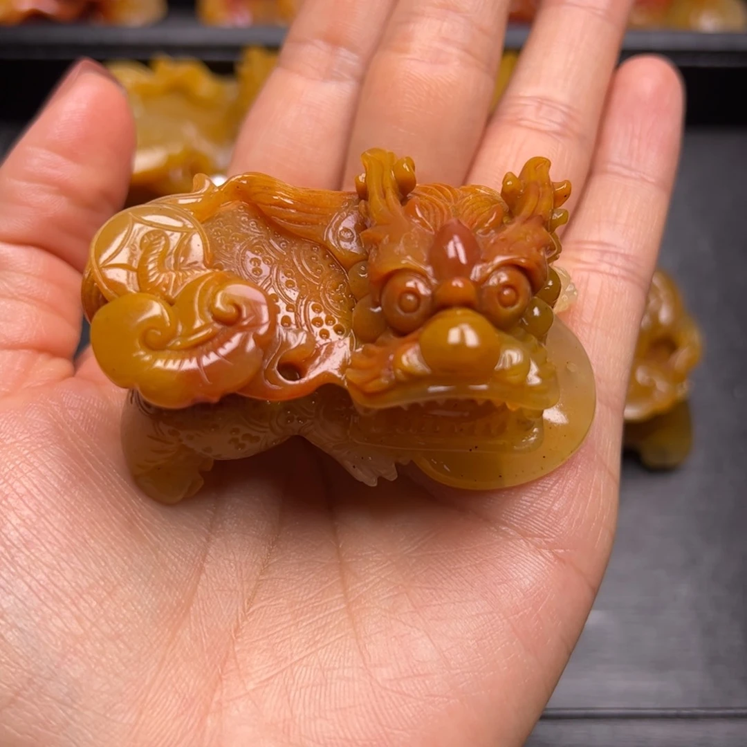 石英质玉（黄龙玉）颈饰未镶嵌熊*?