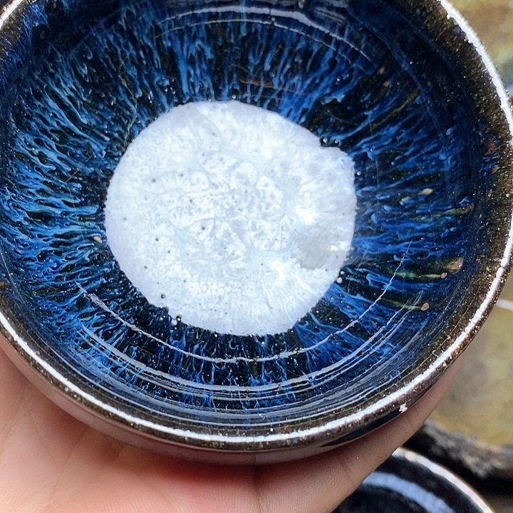 茶盏落灰烧窑变蓝毫