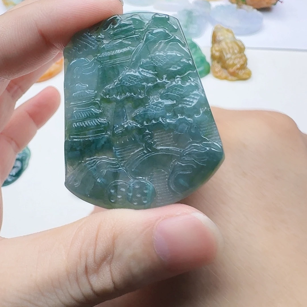 野***肆翡翠未镶嵌颈饰翡翠