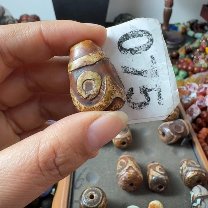 等***形玛瑙/玉髓未镶嵌颈饰