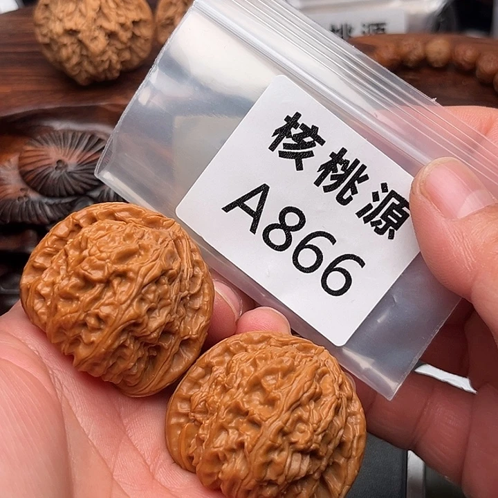 吊坠文玩核桃白狮子42+