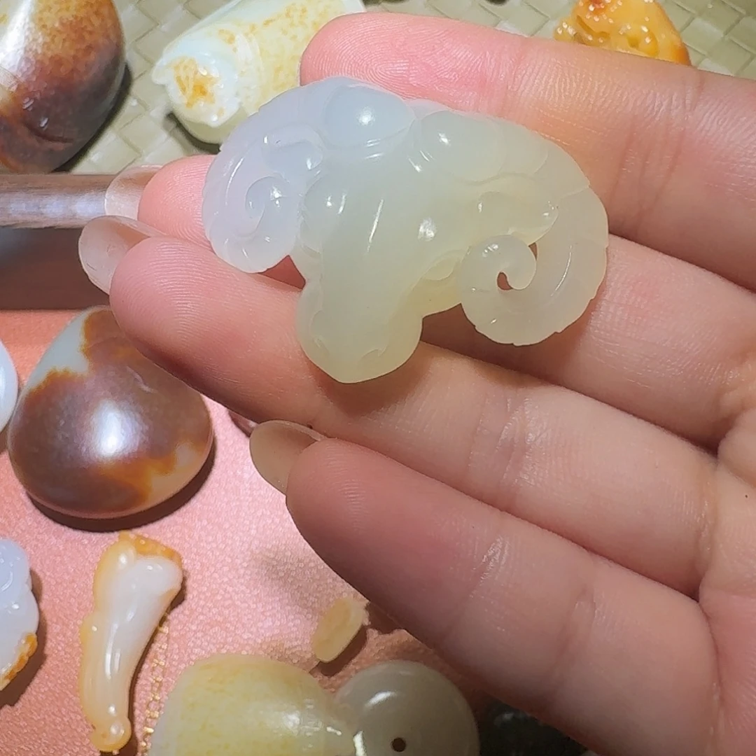 老***角颈饰未镶嵌和田玉