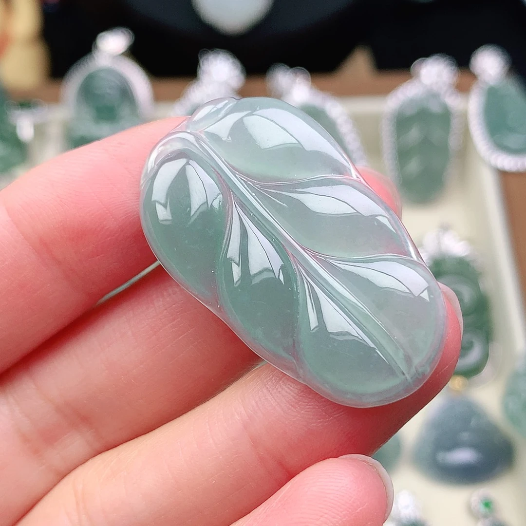 翡翠未镶嵌颈饰吊坠