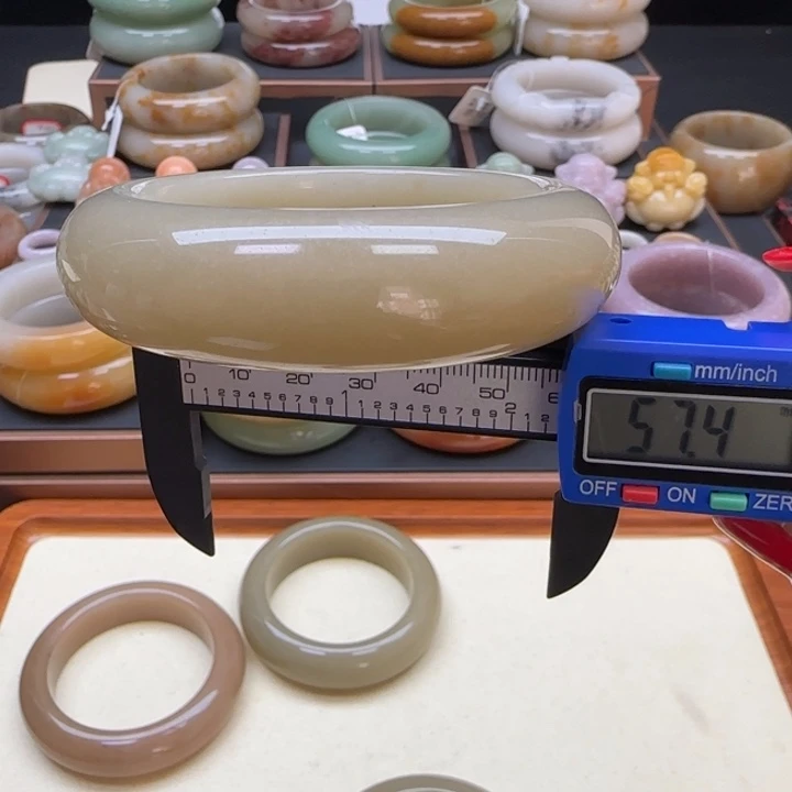 石英岩玉未镶嵌手镯不退不换