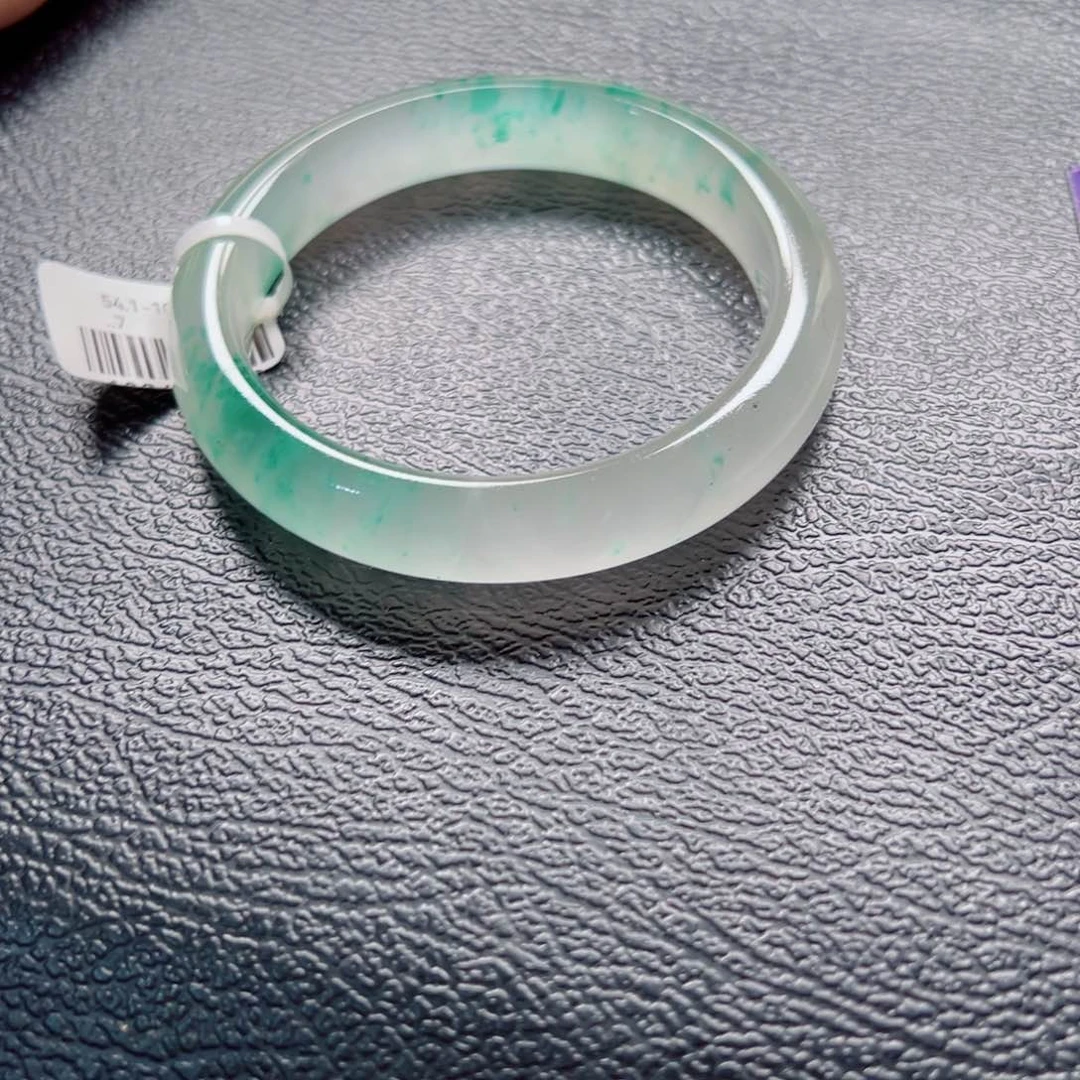 石英质玉（非洲翠）手镯未镶嵌