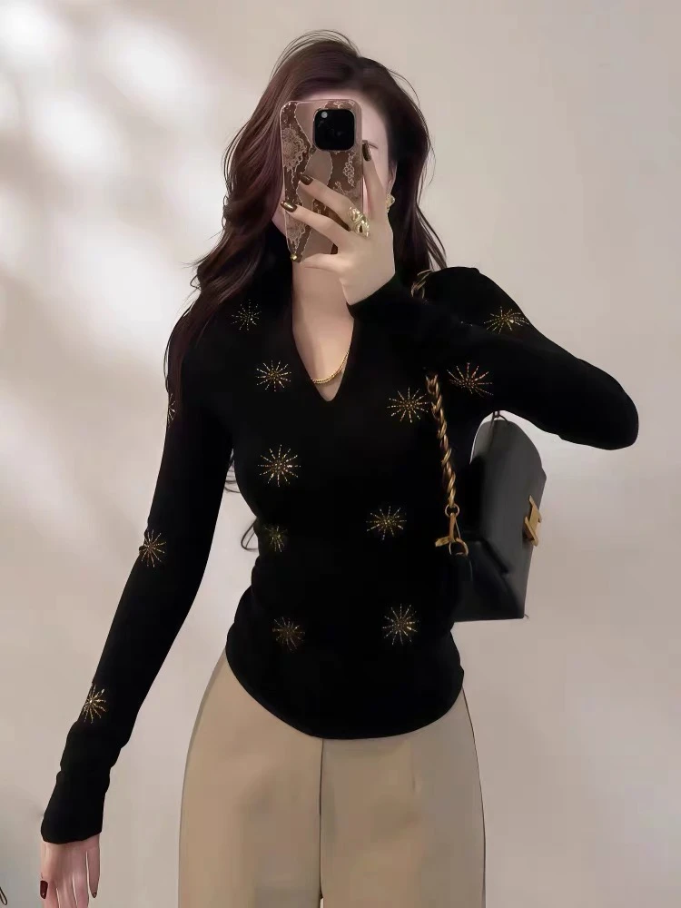 设计感V领烫钻长袖修身打底衫2025秋季新款韩系chic别致上衣女装
