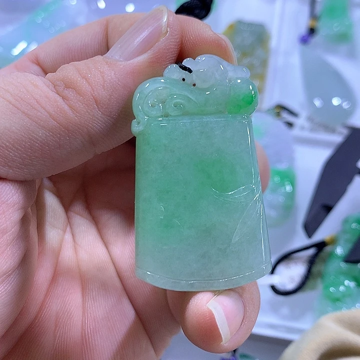 翡翠未镶嵌颈饰天然翡翠A货吊坠