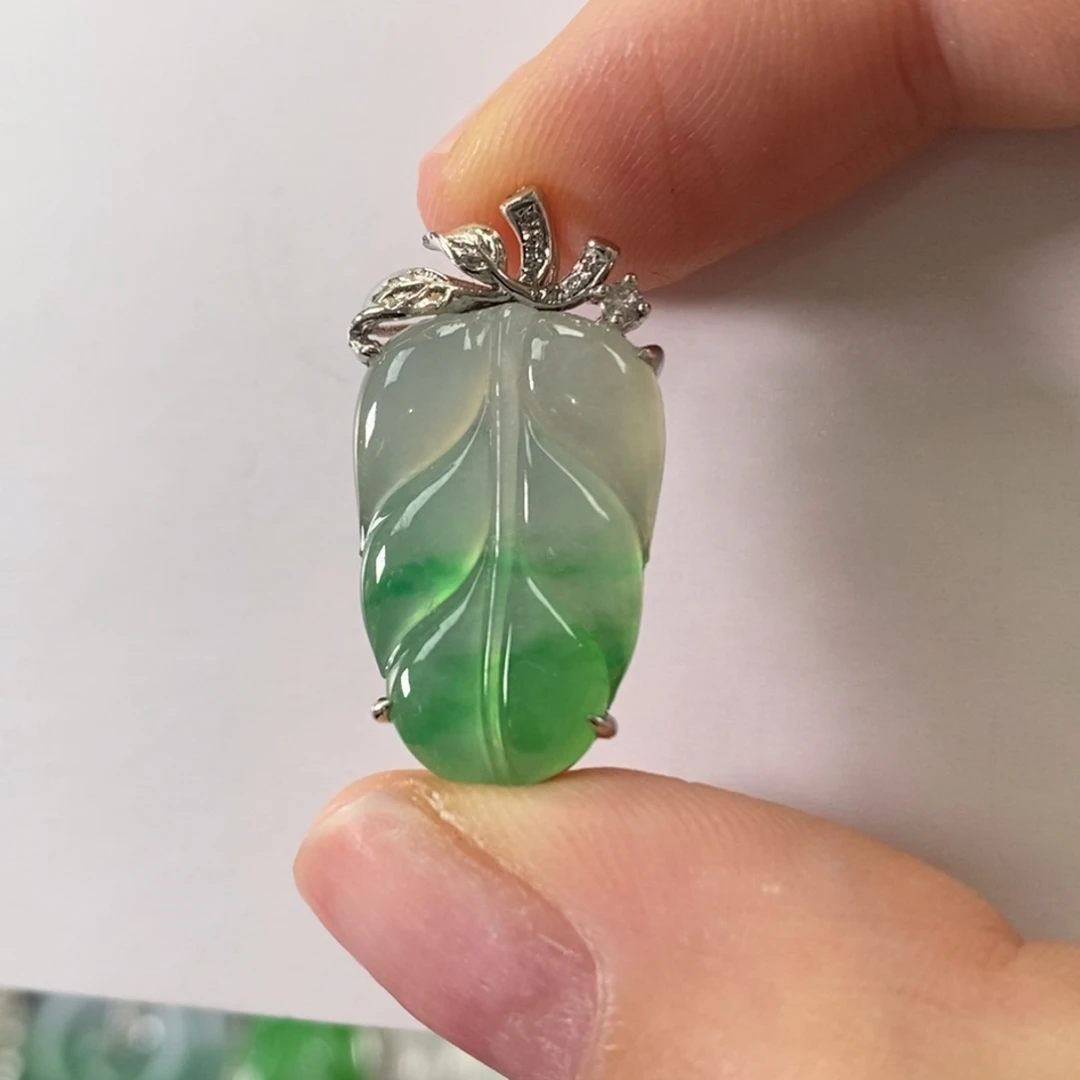 颈饰18K金镶嵌翡翠翡翠