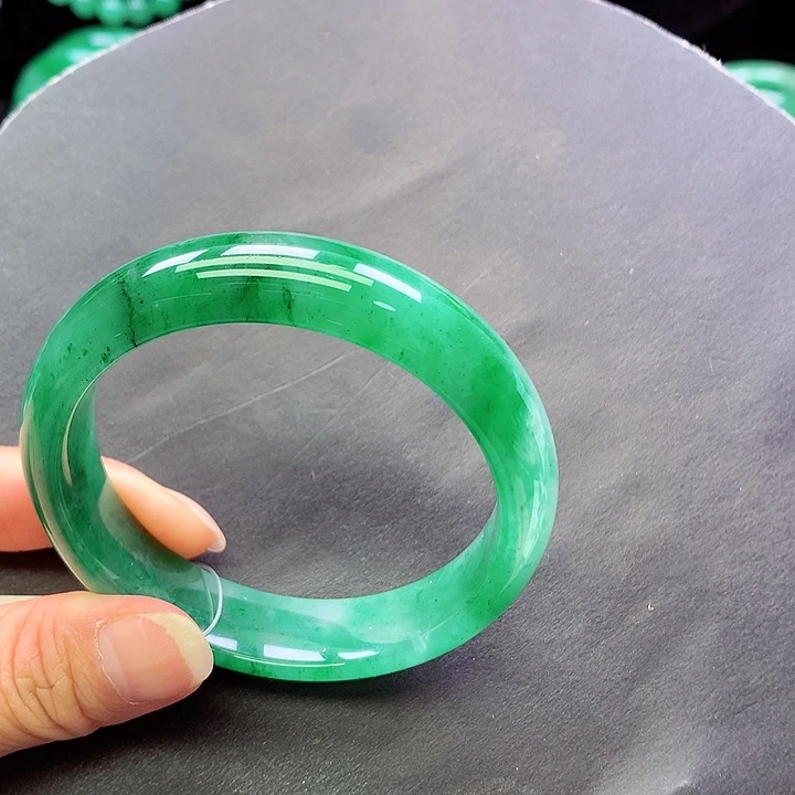 未镶嵌手镯石英质玉