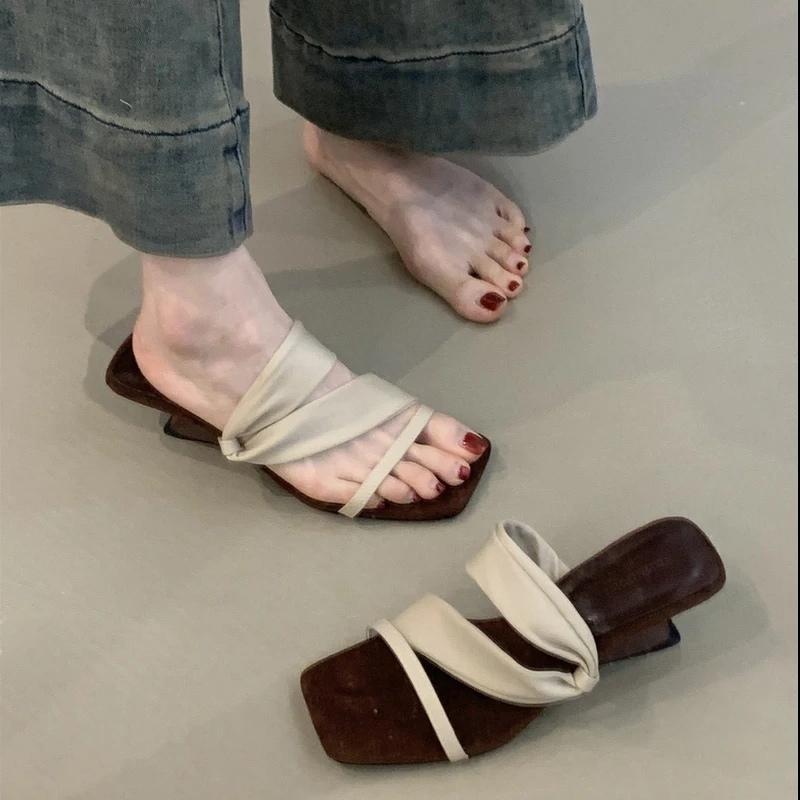 YN-6822-1设计感凉拖鞋2025夏季法式绕带露趾坡跟一字带凉鞋