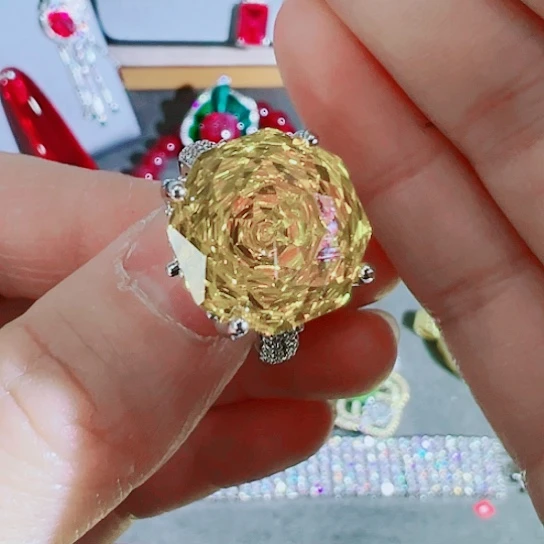 红宝石颈饰未镶嵌