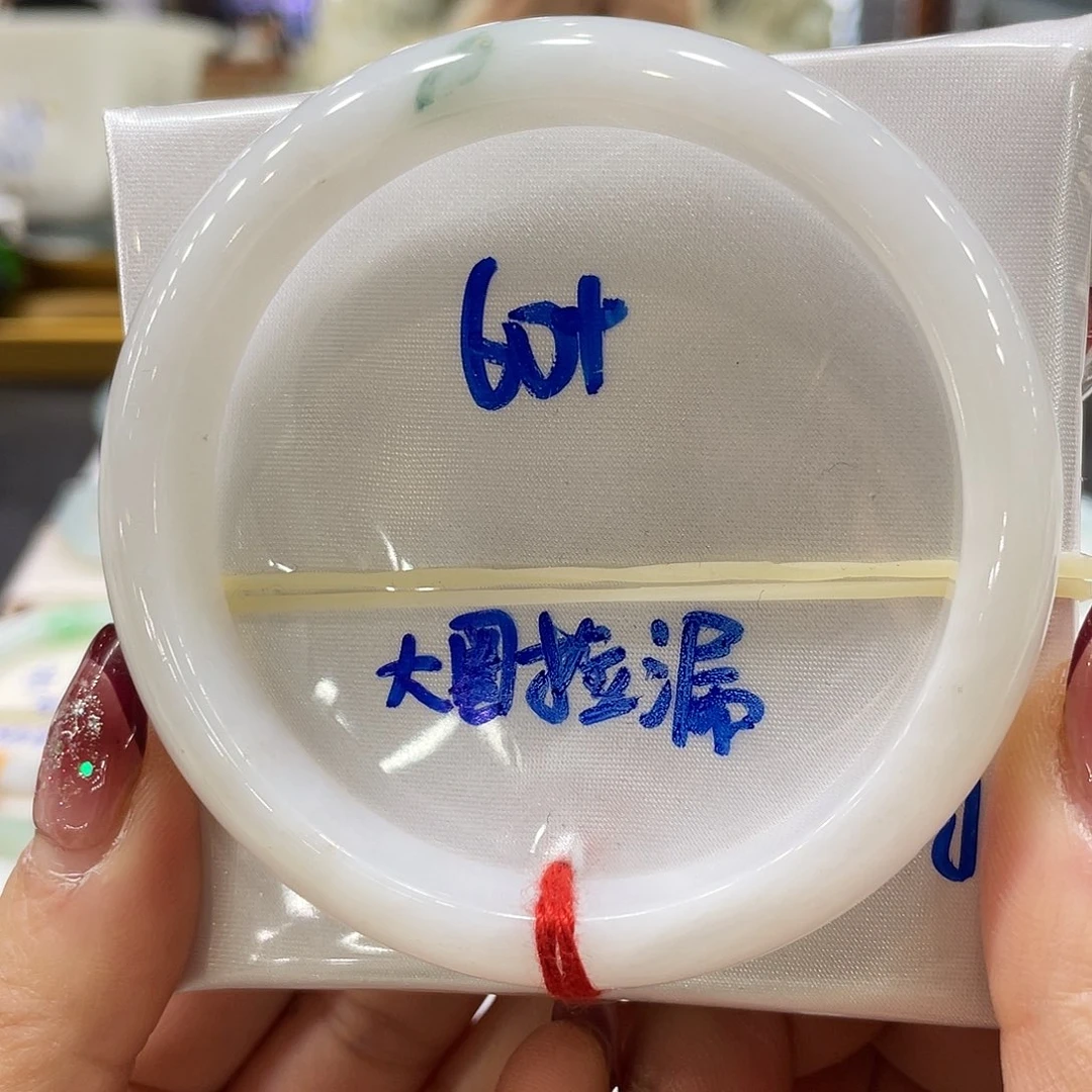 翡翠手镯未镶嵌翡翠手镯