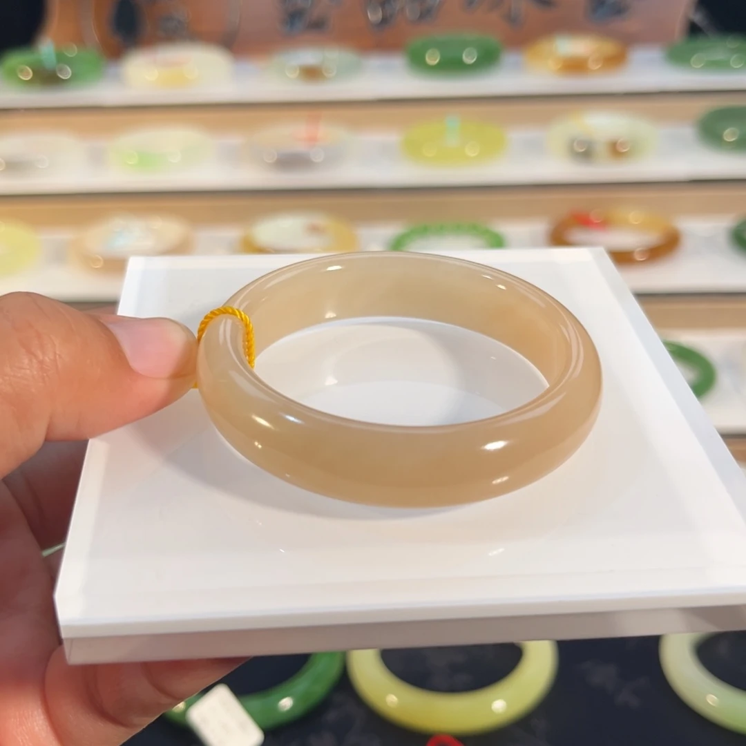 和田玉未镶嵌手镯红粉