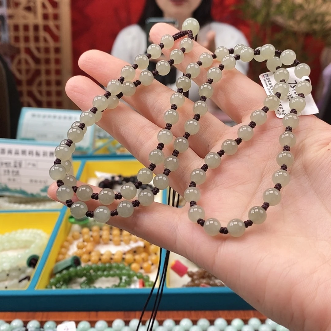 良***友和田玉未镶嵌颈饰