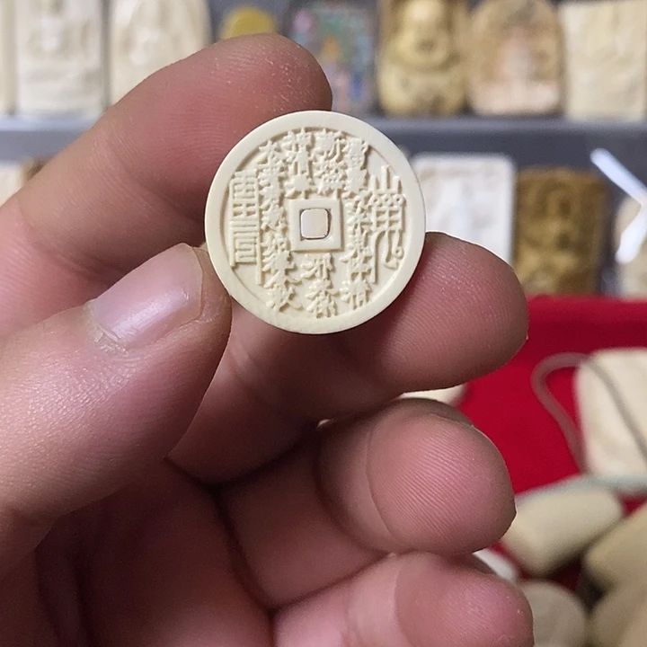 落****人天然猛犸牙雕刻品