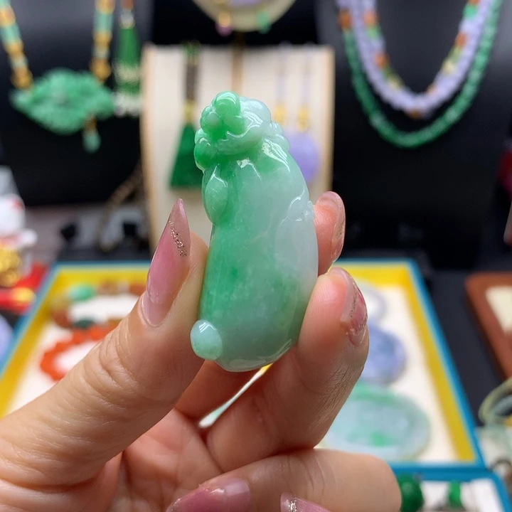 翡翠未镶嵌颈饰翡翠福瓜