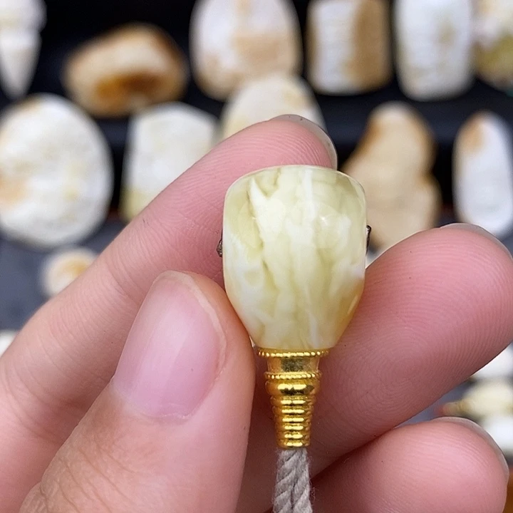 未镶嵌琥珀裸石13三通y75