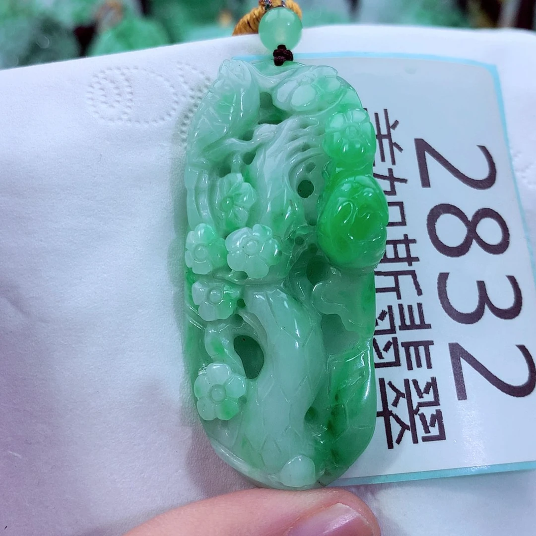 吊坠(不含链)未镶嵌翡翠