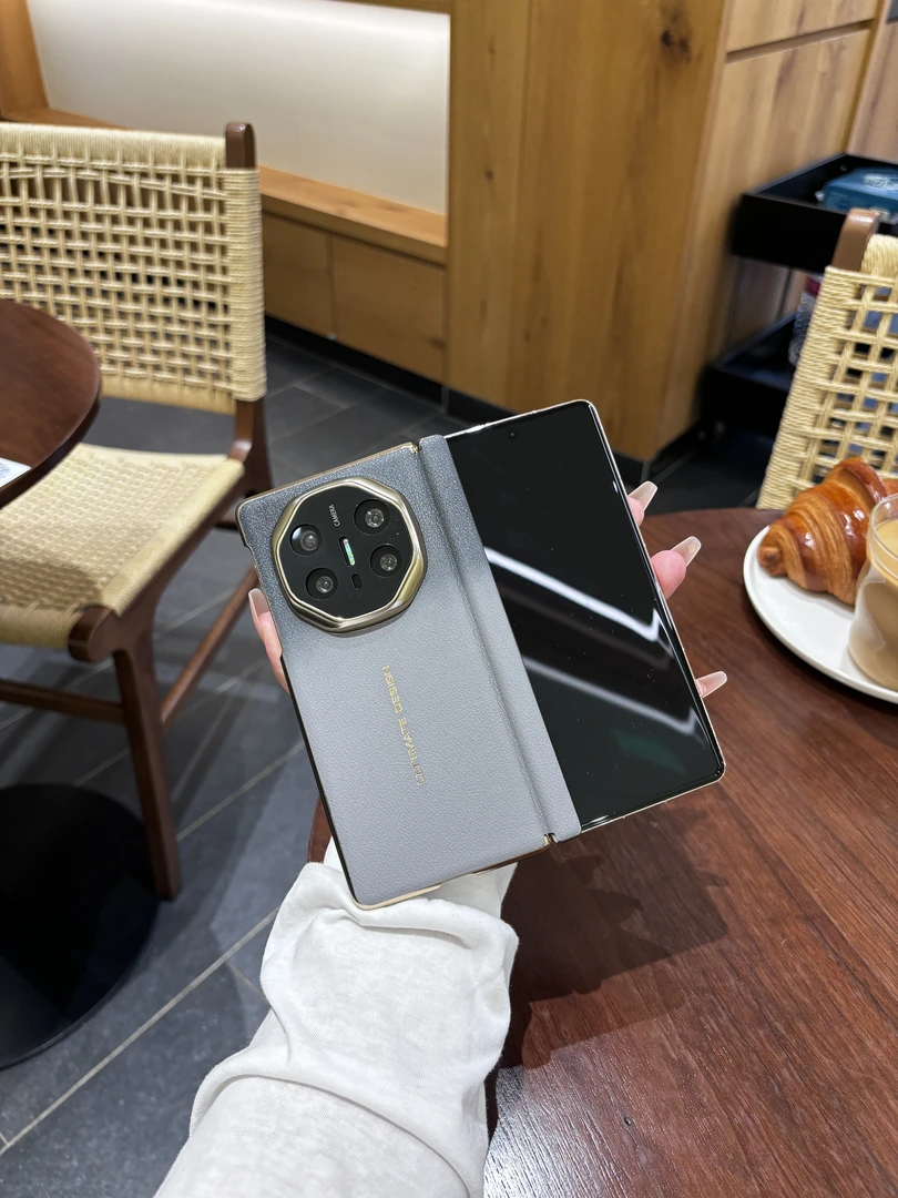 适用于华为MateX6/MateX5纯皮渐变色双中轴手机壳 磁吸支架双中轴