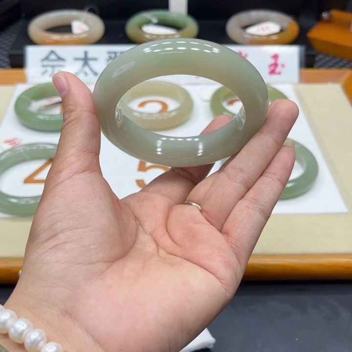 未镶嵌手镯石英质玉L*