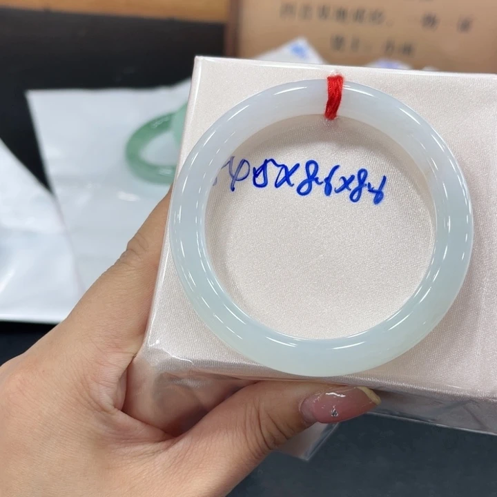 翡翠手镯未镶嵌闲*翡翠