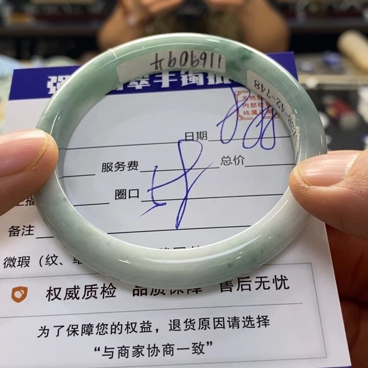 翡翠手镯未镶嵌翡翠手镯未镶嵌