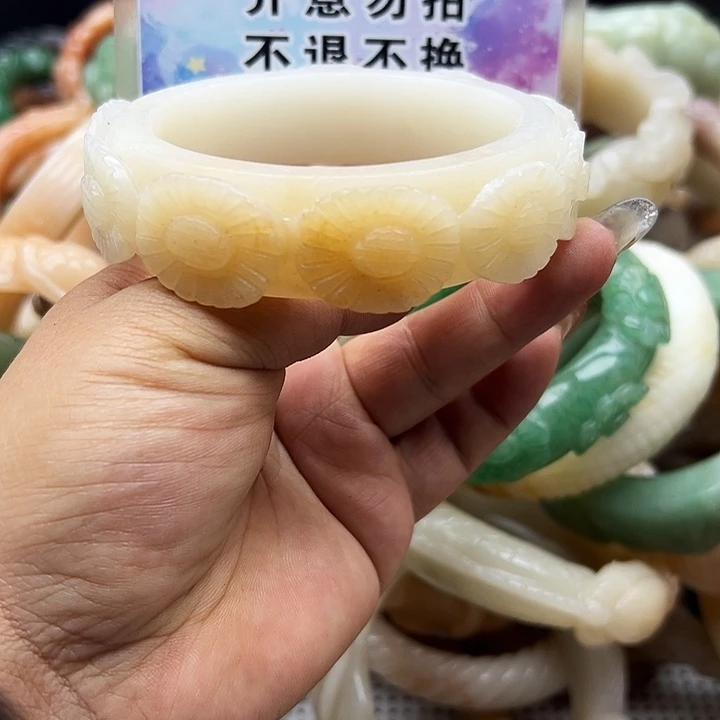 未镶嵌手镯石英岩玉