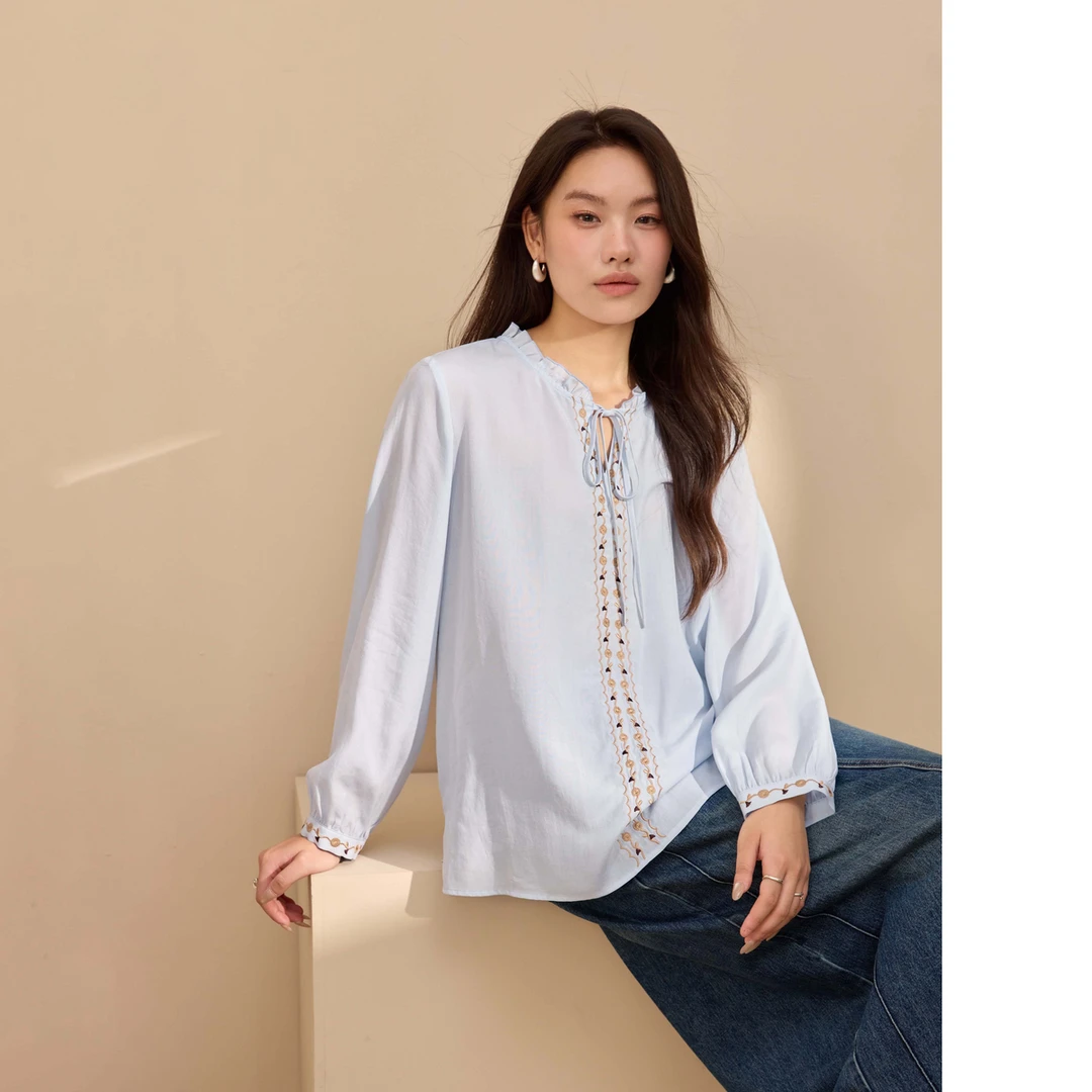 【复古文艺】纤莉秀大码女装莱赛尔木耳边领刺绣小众大码衬衫QK2510