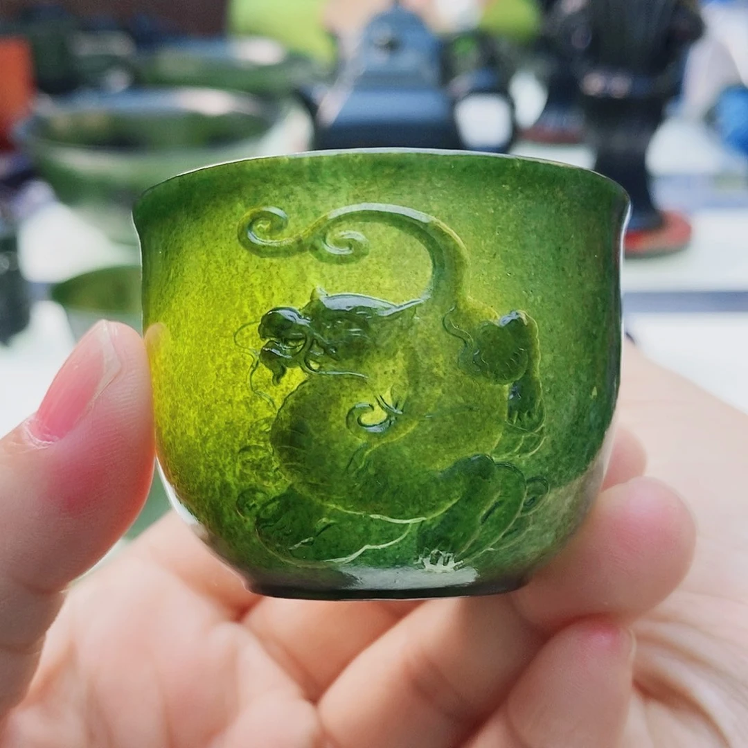 未镶嵌和田玉摆件微瑕