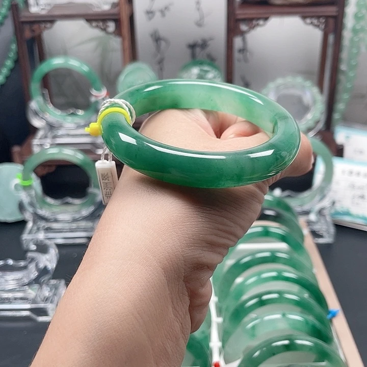 未镶嵌手镯石英质玉
