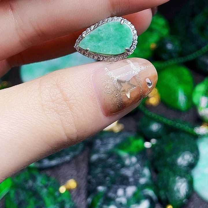 翡翠银S925镶嵌颈饰多样性