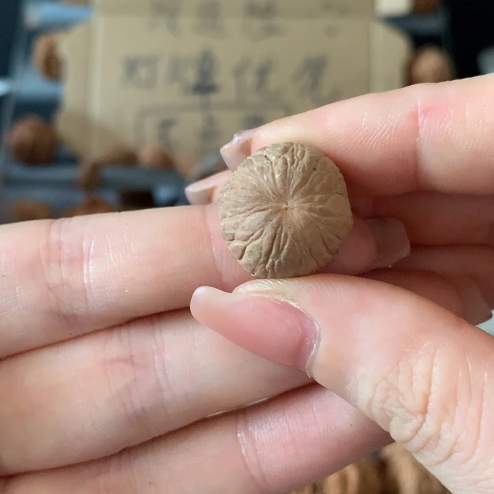 有***角吊坠文玩核桃异形单只，有瑕疵