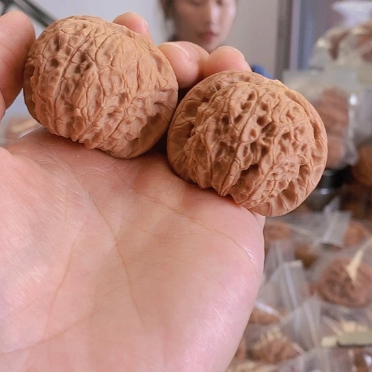 【闪购商品】把件文玩核桃45血麒麟尖黄