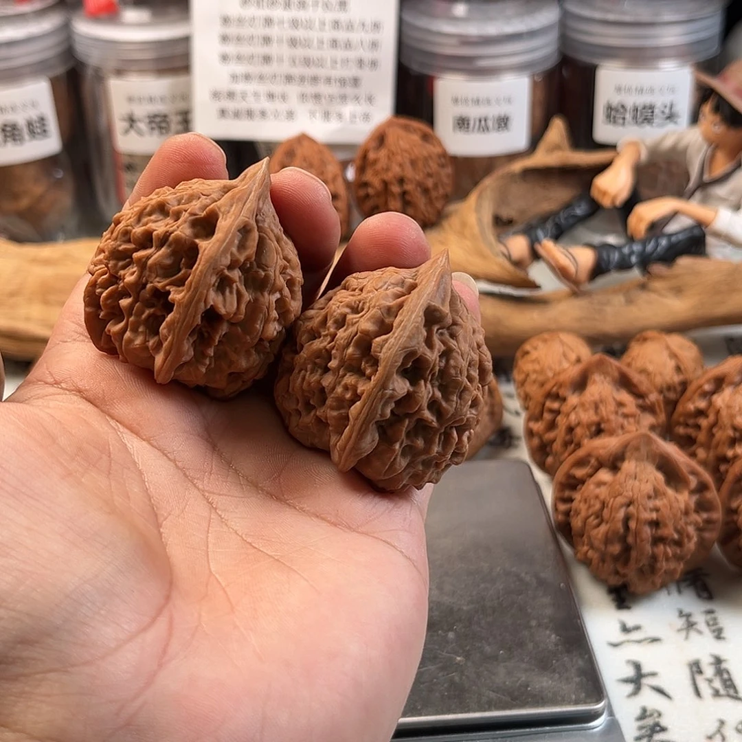 文玩核桃吊坠官帽40全品（轻微色差）