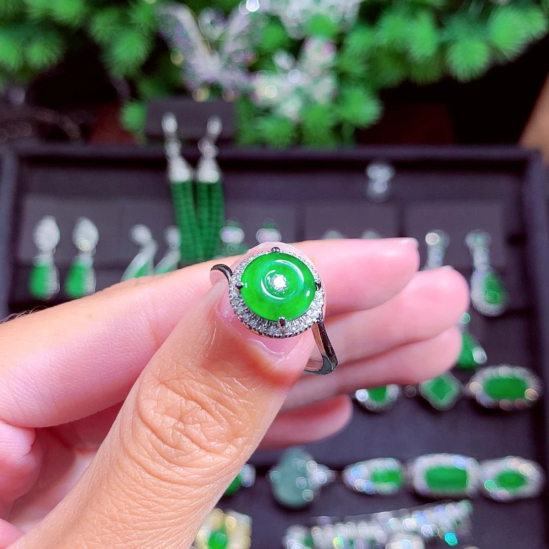 颈饰未镶嵌翡翠天然