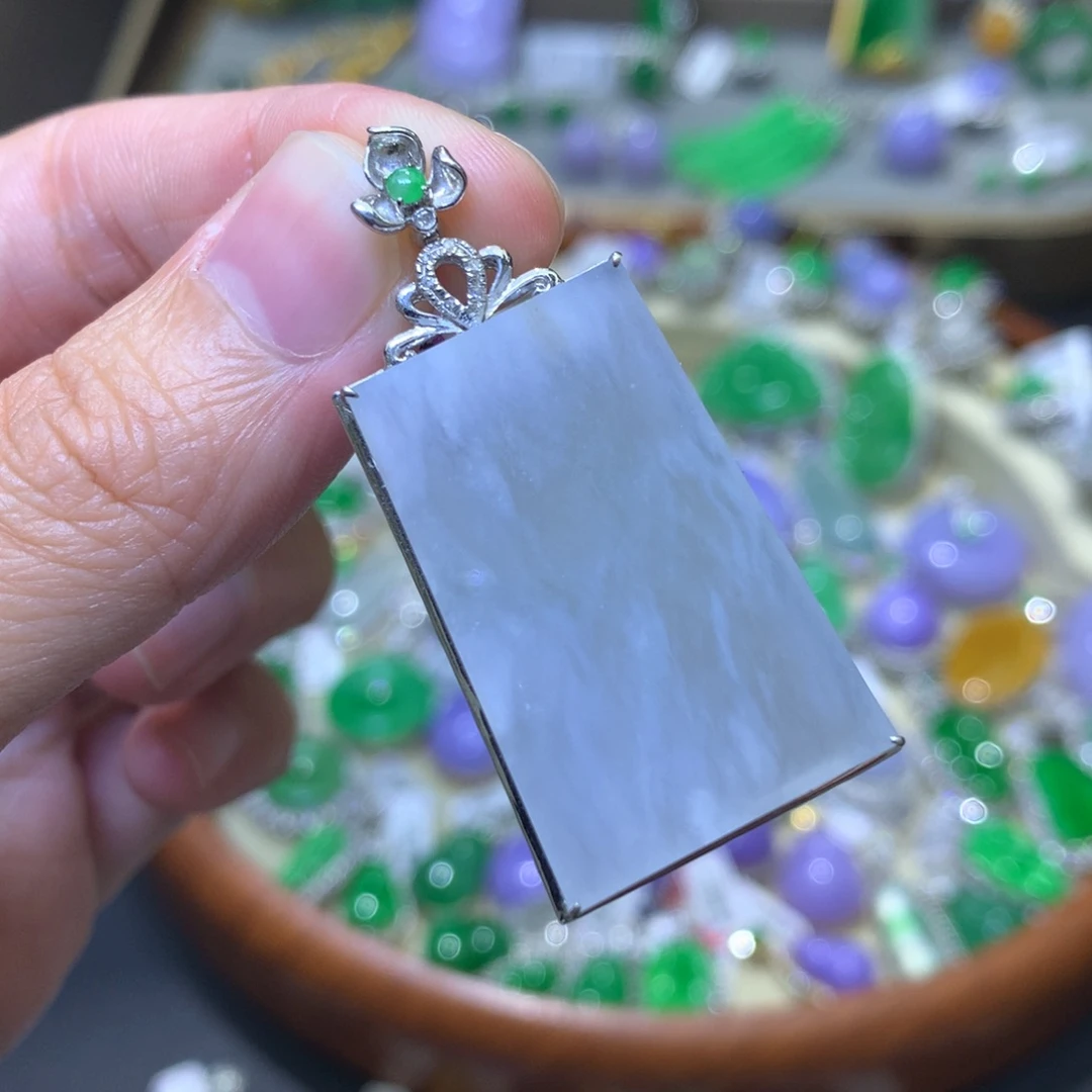 颈饰18K金镶嵌翡翠