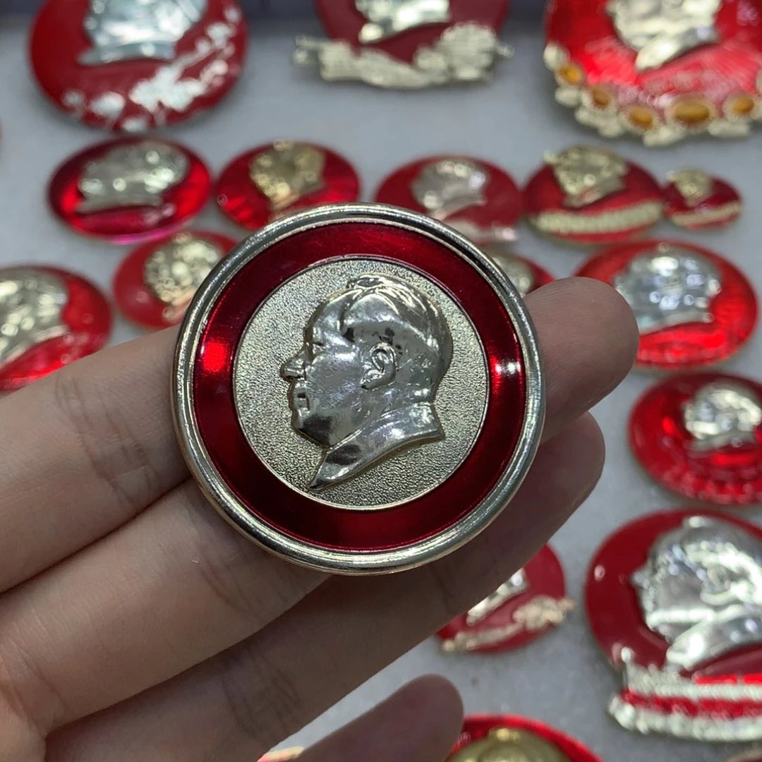 铝文**毒红色纪念章 文像