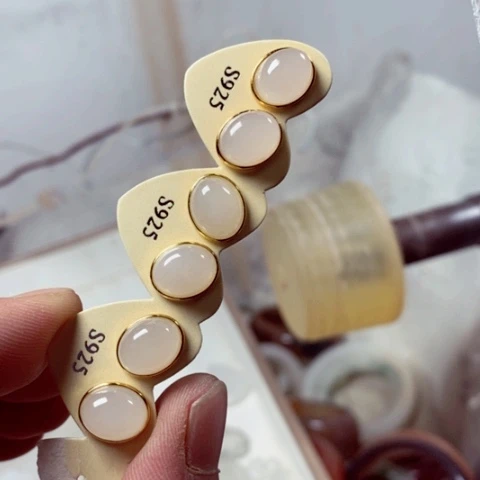 和田玉（碧玉）耳钉银S925镶嵌