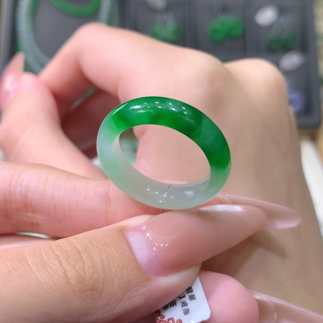 翡翠戒指未镶嵌18辣阳绿