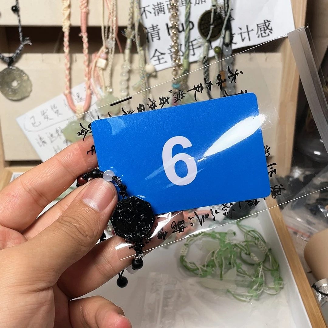 蛇纹石玉颈饰合金