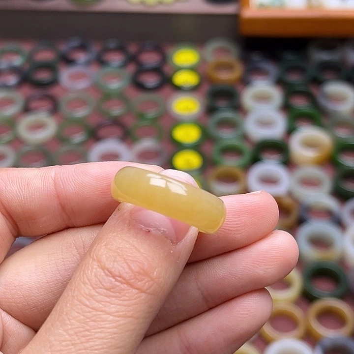 和田玉戒指未镶嵌18.3 金糖