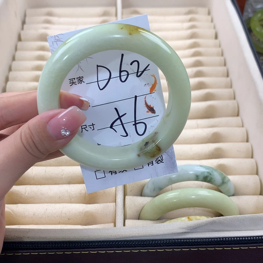 【闪购商品】蛇纹石玉未镶嵌手镯