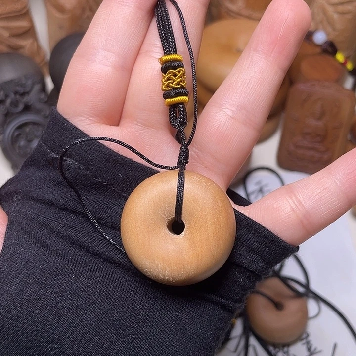 檀香木老山檀香平安扣瑕疵