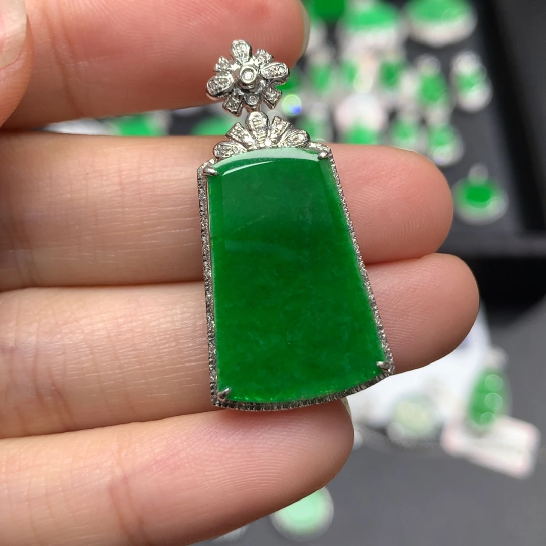 翡翠18K金镶嵌吊坠(不含链)有细纹