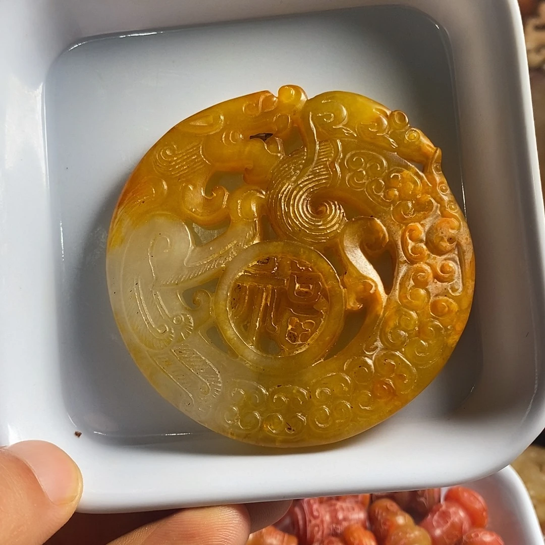 未镶嵌岫岩老玉（透闪石质玉）挂件